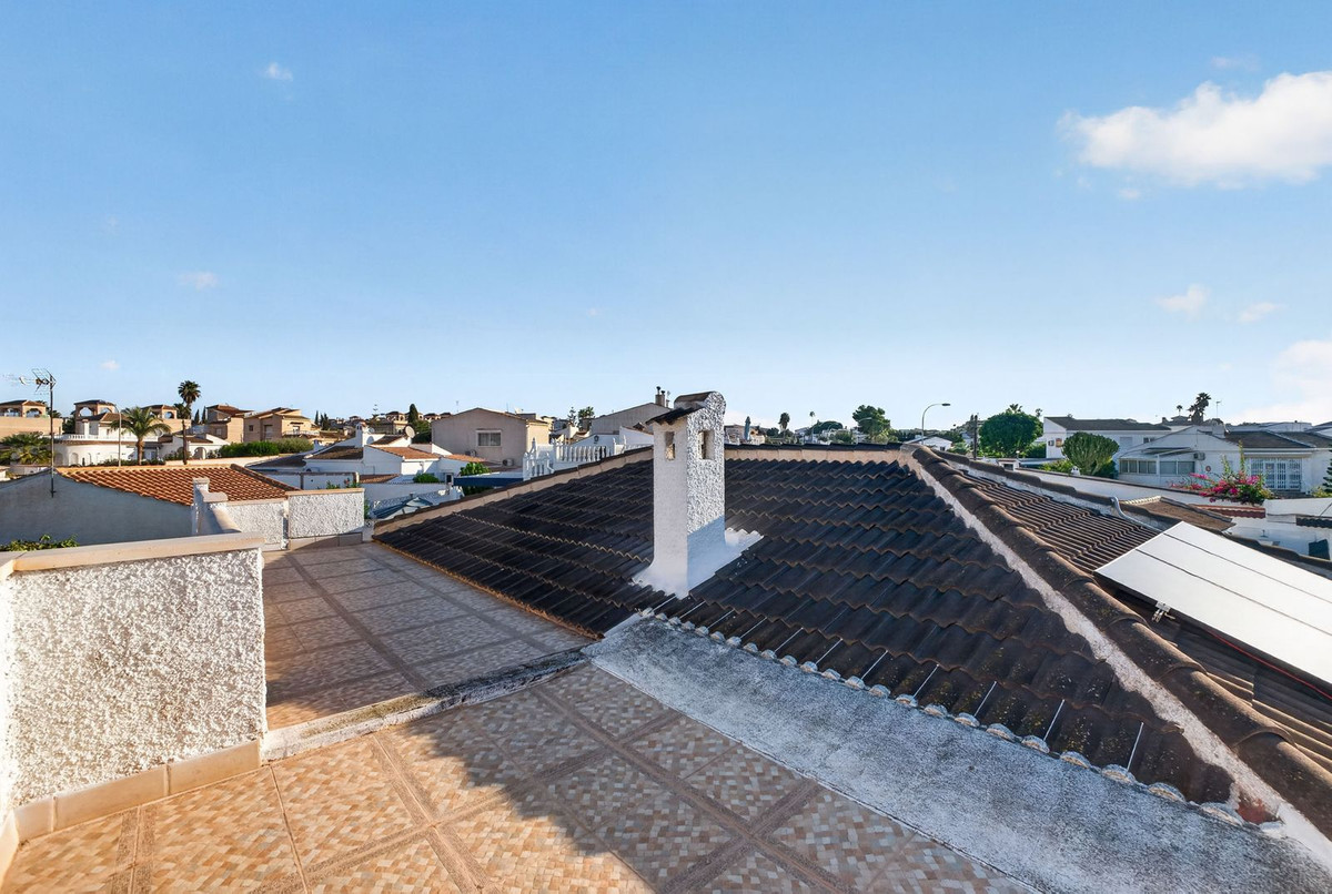 For sale - 3 Bedroom 2 Bathroom House - Detached Villa in Torrevieja - Torrevieja Centro  - Alicante