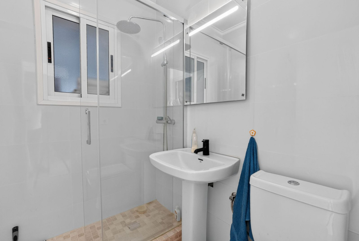 For sale - 3 Bedroom 2 Bathroom House - Detached Villa in Torrevieja - Torrevieja Centro  - Alicante