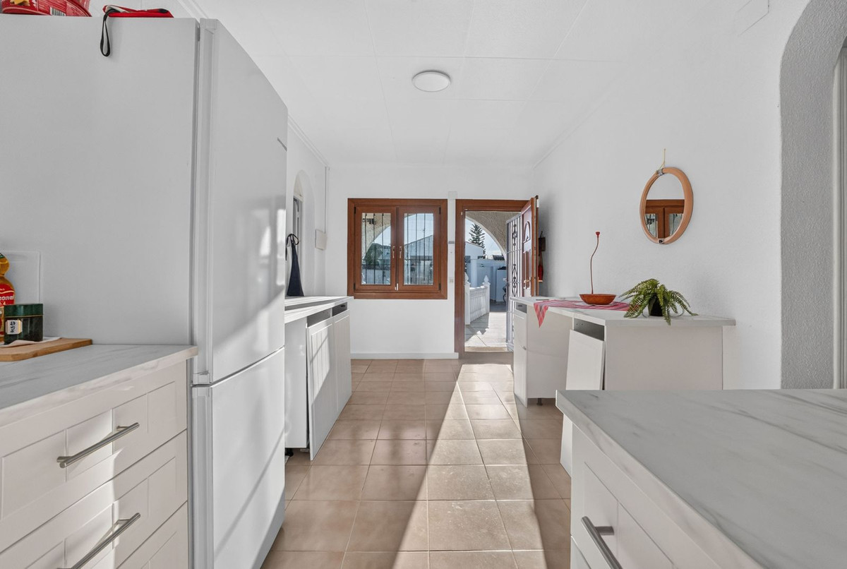 For sale - 3 Bedroom 2 Bathroom House - Detached Villa in Torrevieja - Torrevieja Centro  - Alicante