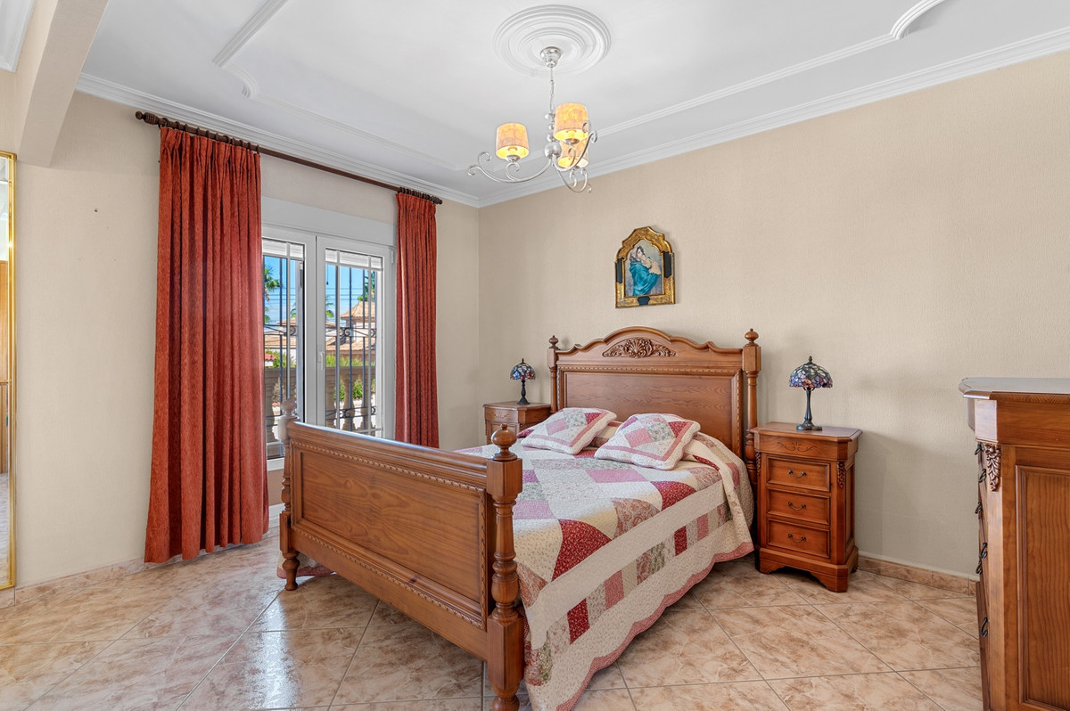 For sale - 7 Bedroom 5 Bathroom Ciudad Quesada Villa in Ciudad Quesada  - Ciudad Quesada  - Alicante
