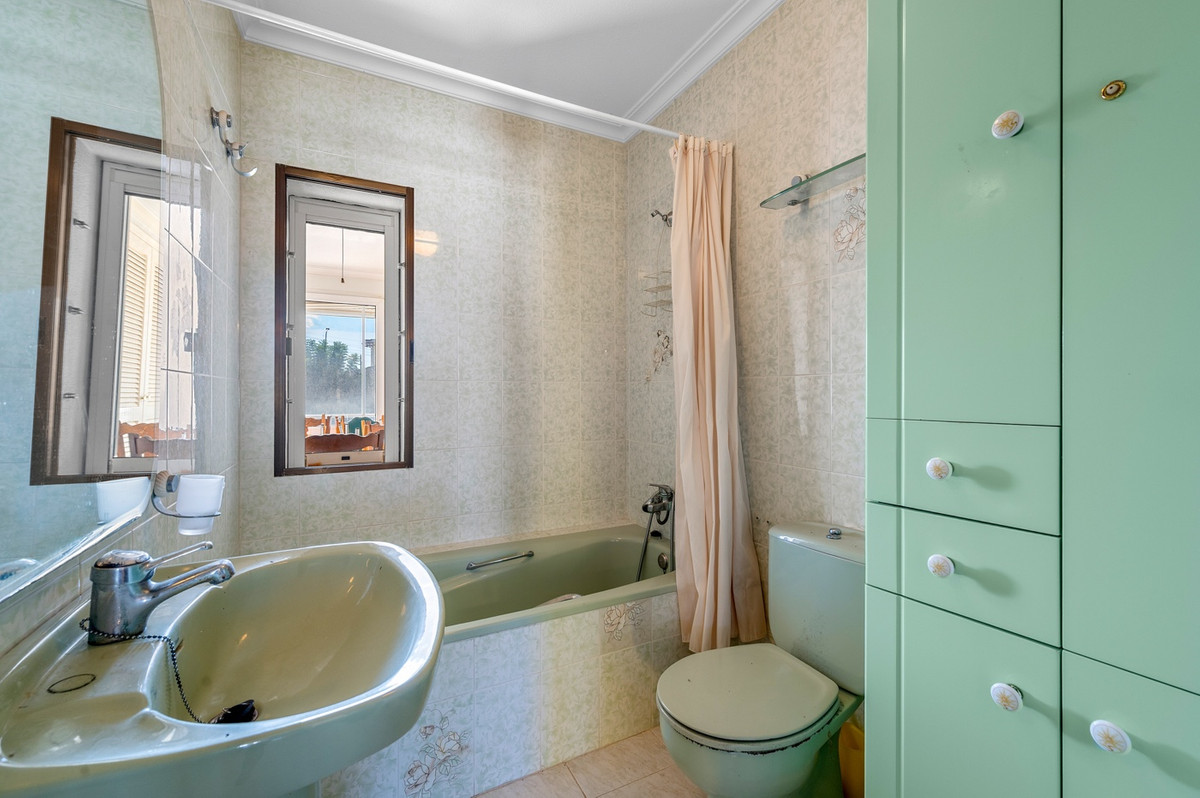 For sale - 7 Bedroom 5 Bathroom Ciudad Quesada Villa in Ciudad Quesada  - Ciudad Quesada  - Alicante