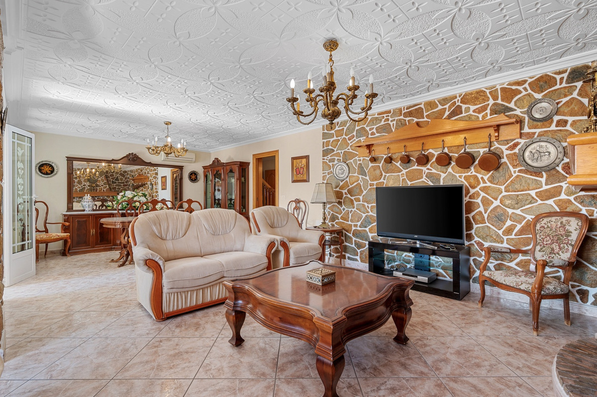 For sale - 7 Bedroom 5 Bathroom Ciudad Quesada Villa in Ciudad Quesada  - Ciudad Quesada  - Alicante
