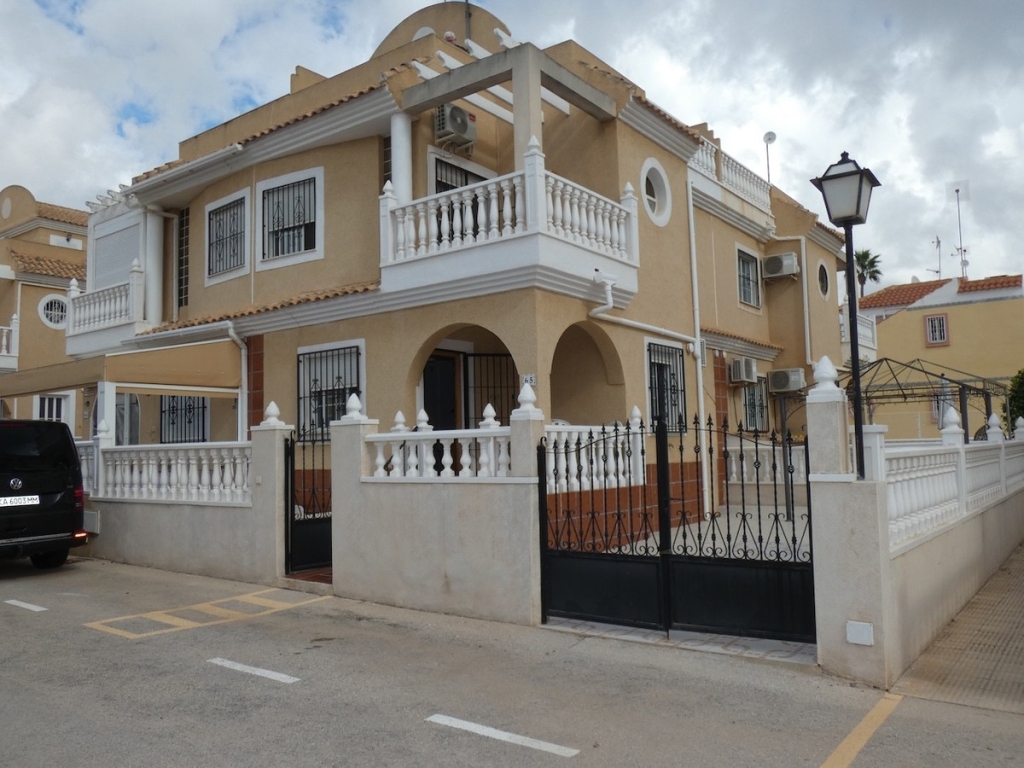 3 Bedroom 2 Bathroom Townhouse in Cabo Roig