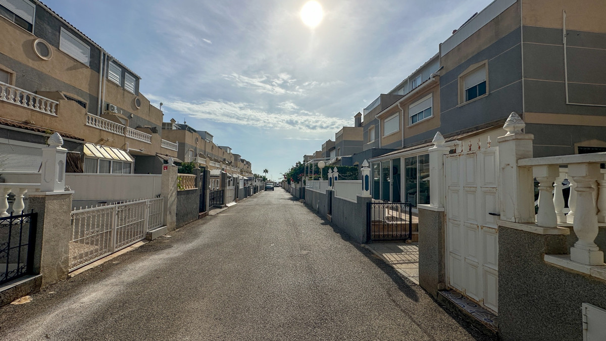 For sale - 2 Bedroom 2 Bathroom Townhouse in Playa Flamenca - Playa Flamenca  - Alicante