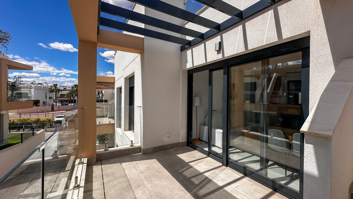 For sale - 2 Bedroom 2 Bathroom Penthouse in Villamartin - Pau 26 - Alicante