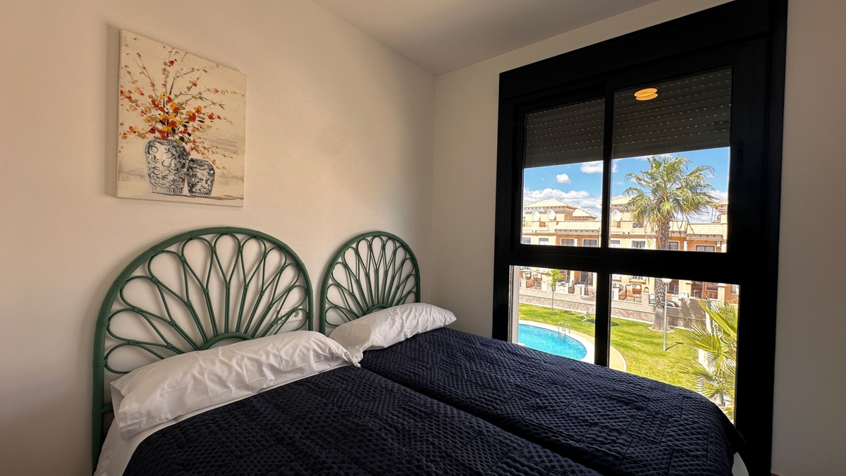 For sale - 2 Bedroom 2 Bathroom Penthouse in Villamartin - Pau 26 - Alicante